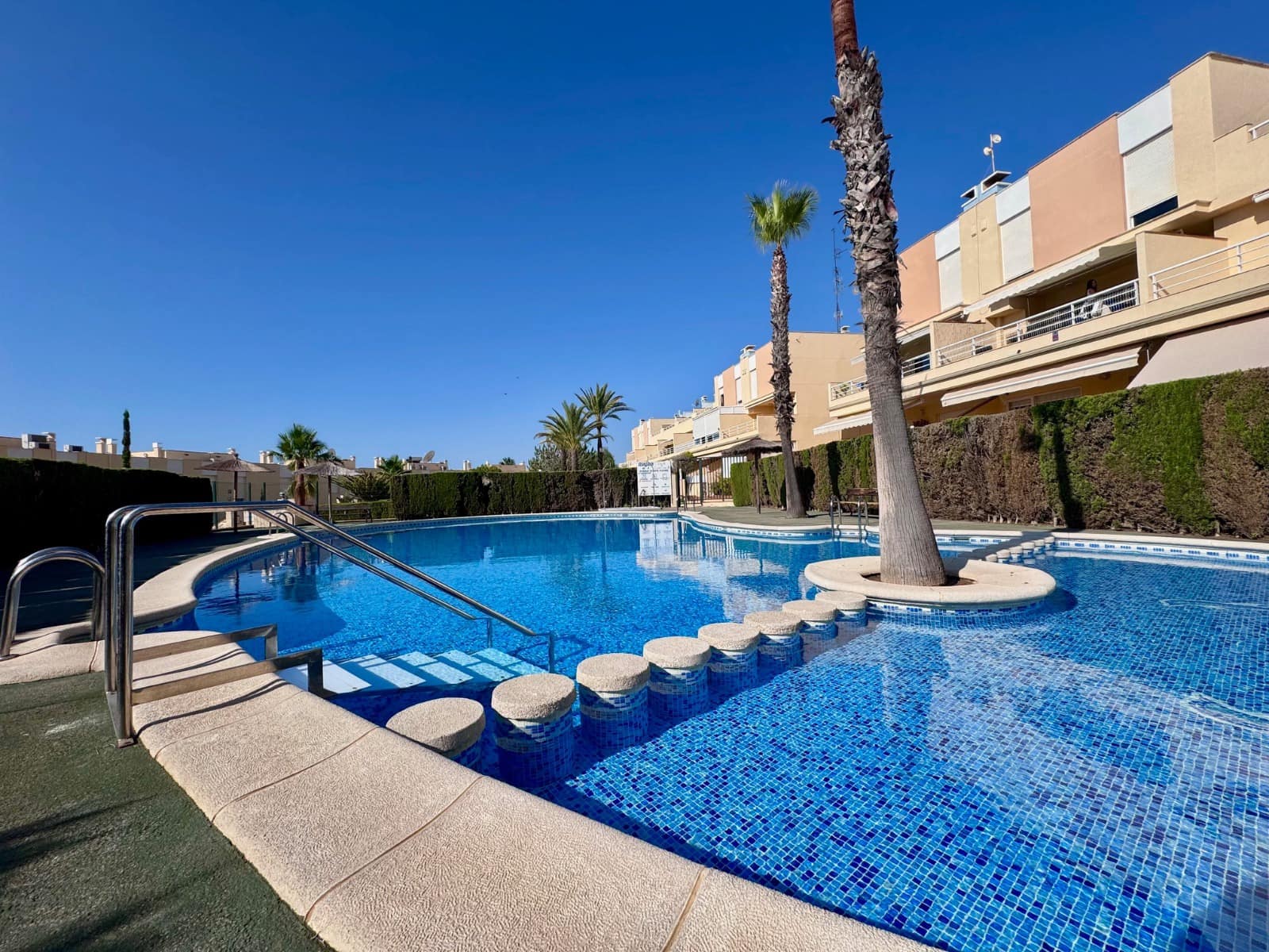 3 soveværelse Byhus til salg i Campoamor med swimmingpool garage - € 389.000 (Ref: 9223573)
