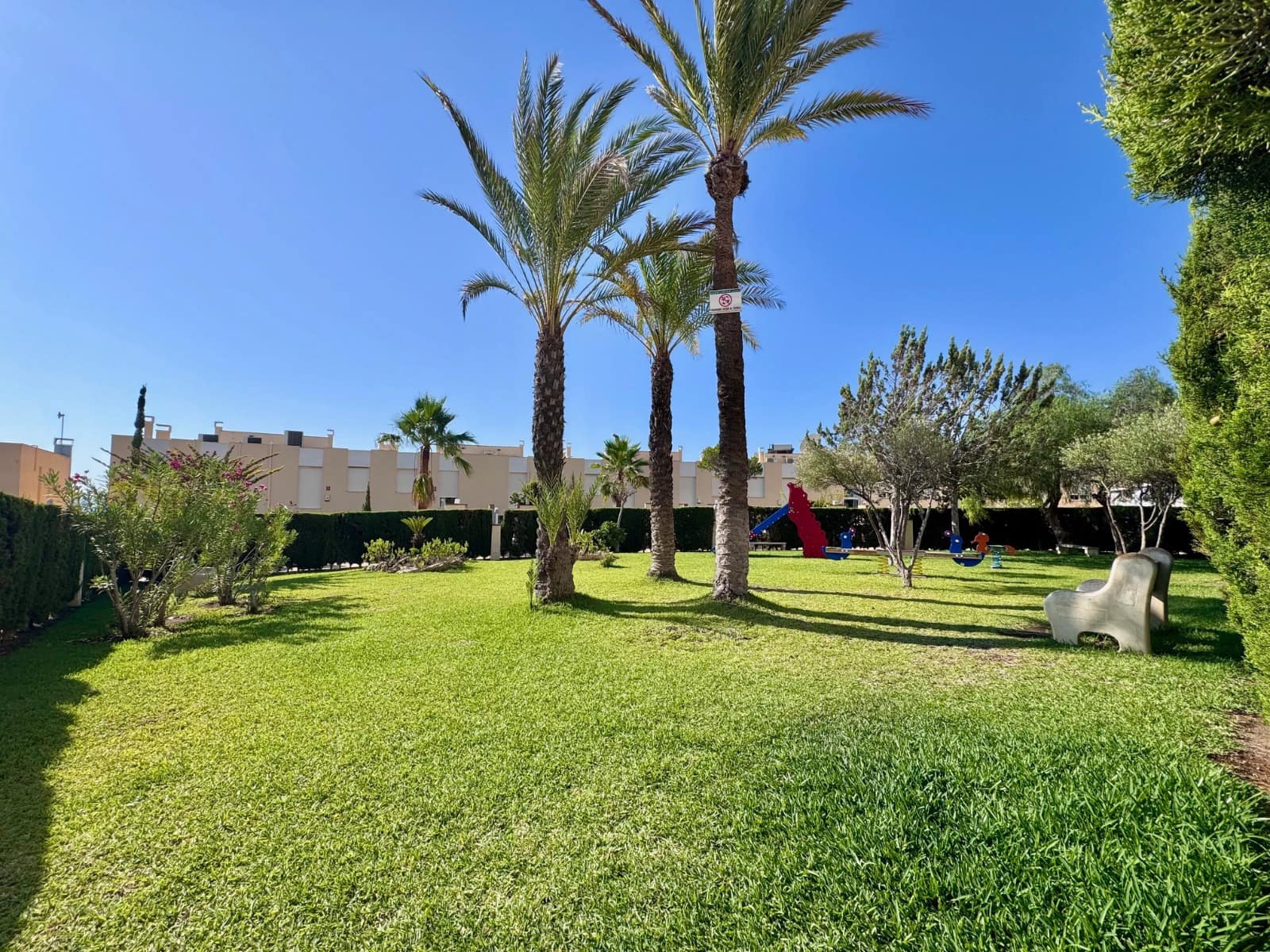 3 soveværelse Byhus til salg i Campoamor med swimmingpool garage - € 389.000 (Ref: 9223573)