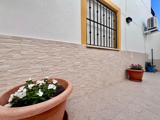 2 quarto Moradia para venda em San Pedro del Pinatar com piscina - 195 000 € (Ref: 9223621)