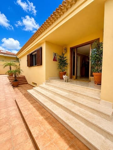 4 soverom Villa til salgs i Puerto de la Cruz med svømmebasseng garasje - € 1 199 000 (Ref: 10076780)