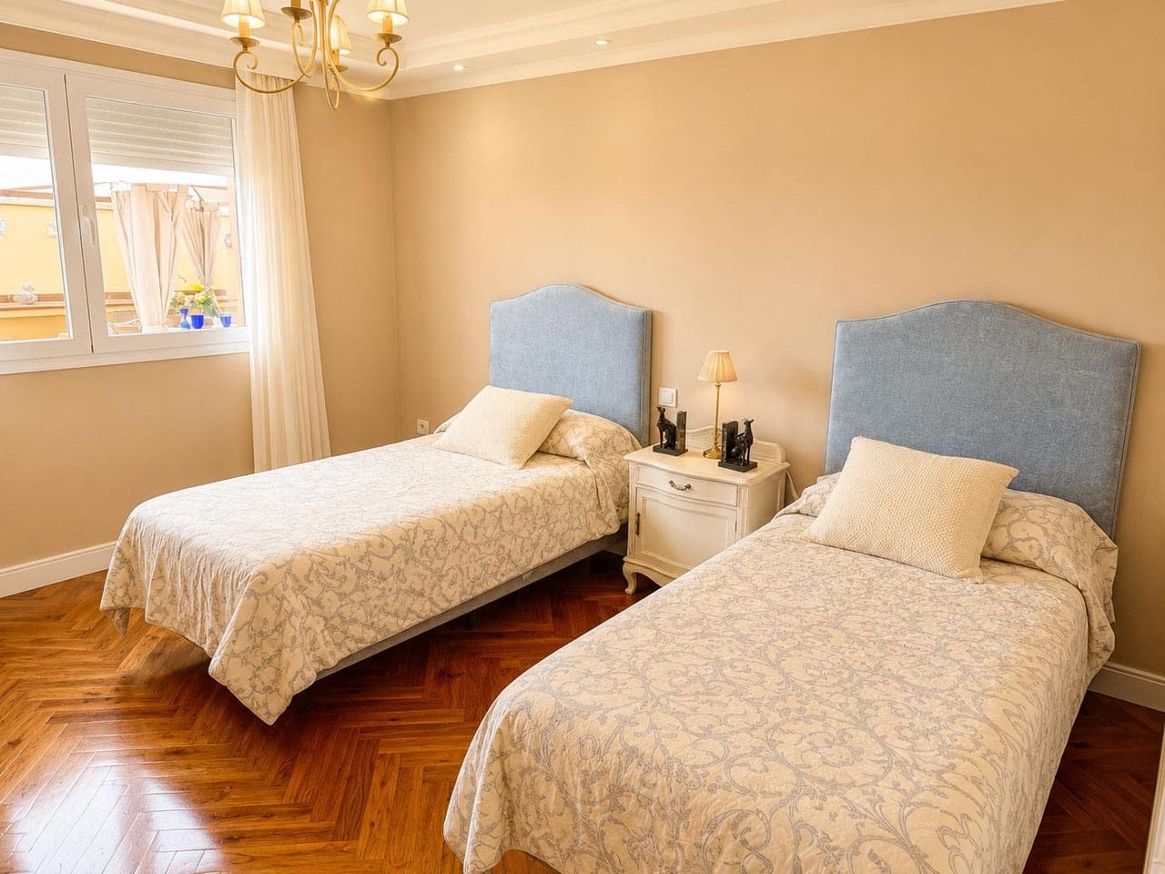 4 soverom Villa til salgs i Puerto de la Cruz med svømmebasseng garasje - € 1 199 000 (Ref: 10076780)
