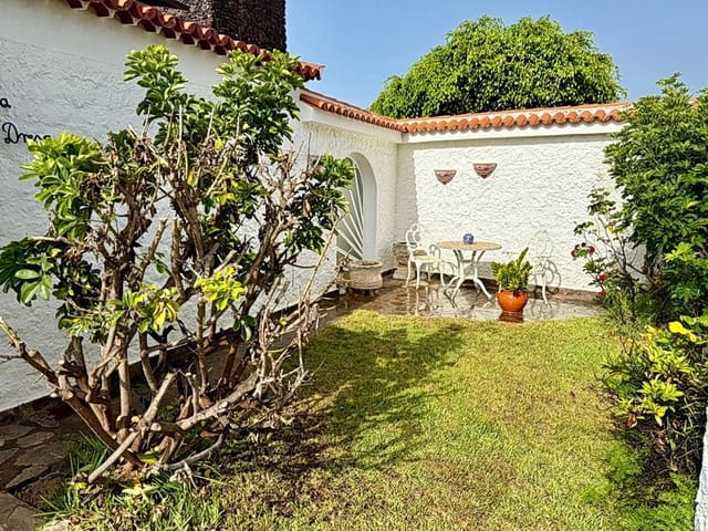 2 bedroom Villa for rent in Los Realejos with pool garage - € 2,450 (Ref: 9246064)