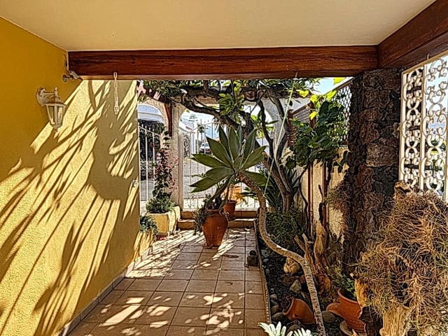 2 slaapkamer Bungalow te koop in Los Realejos met garage - € 499.000 (Ref: 9257980)