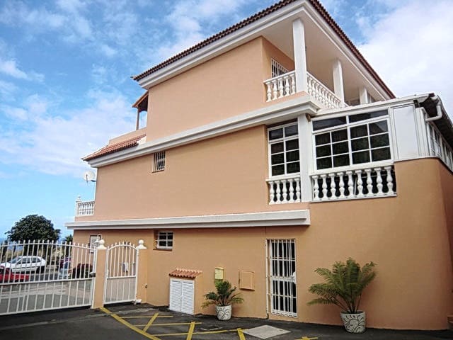 2 bedroom Apartment for rent in Puerto de la Cruz with pool garage - € 1,300 (Ref: 9324810)