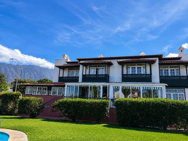 2 bedroom Townhouse for rent in Puerto de la Cruz with pool garage - € 1,650 (Ref: 9932672)