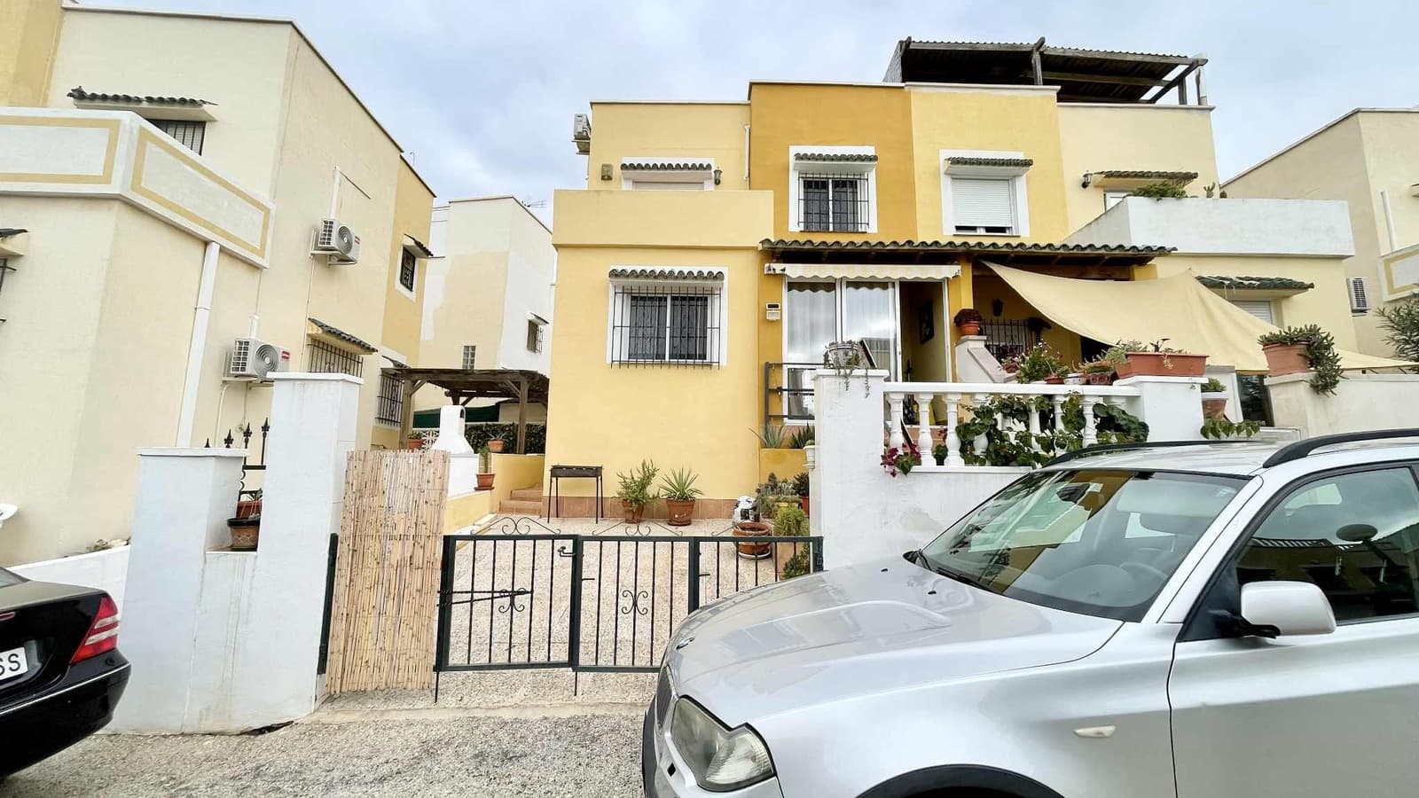 3 makuuhuone Omakotitalo myytävänä paikassa Orihuela mukana uima-altaan 
autotalli - 185 000 € (Ref: 9311641)