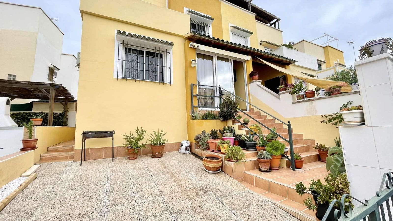 3 makuuhuone Omakotitalo myytävänä paikassa Orihuela mukana uima-altaan 
autotalli - 185 000 € (Ref: 9311641)