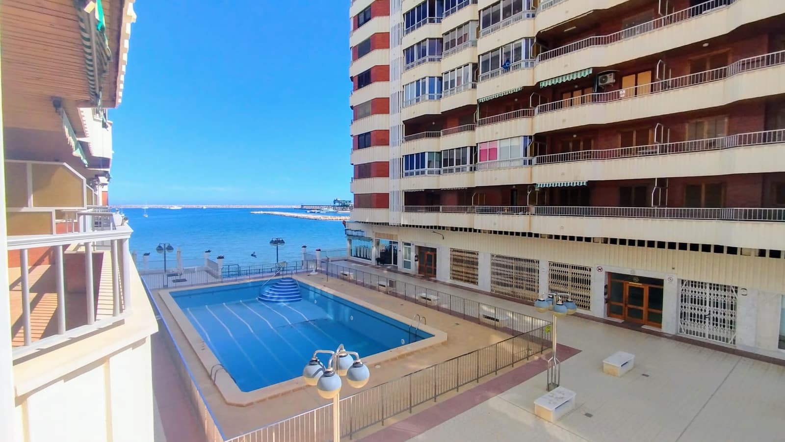 3 soveværelse Lejlighed til salg i Torrevieja med swimmingpool - € 259.900 (Ref: 9426574)