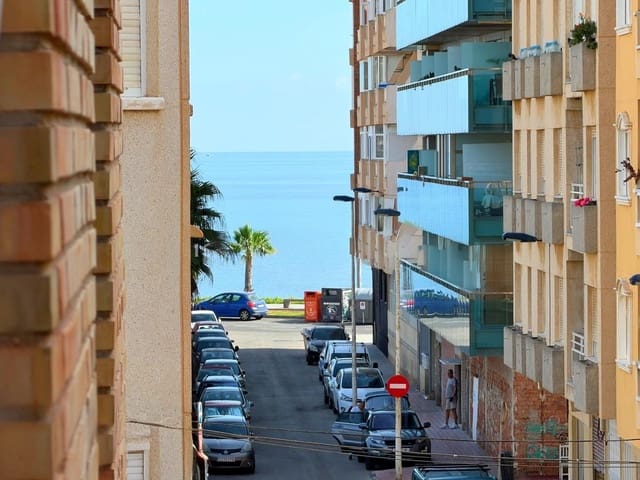 3 quarto Apartamento para venda em Las Piscinas Naturales, Torrevieja - 139 900 € (Ref: 9431918)
