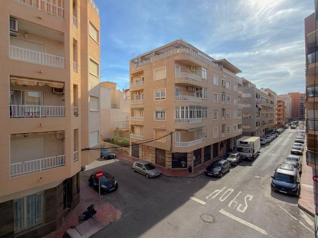 3 quarto Apartamento para venda em Las Piscinas Naturales, Torrevieja - 139 900 € (Ref: 9431918)