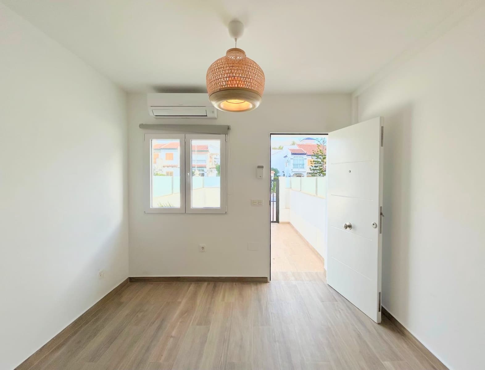 3 bedroom Townhouse for sale in Torrevieja with pool - € 249,900 (Ref: 9435175)