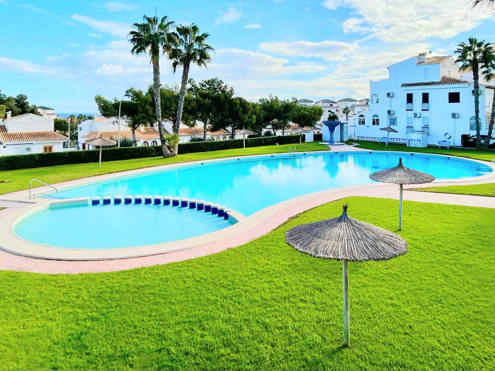 3 bedroom Townhouse for sale in Torrevieja with pool - € 249,900 (Ref: 9435175)