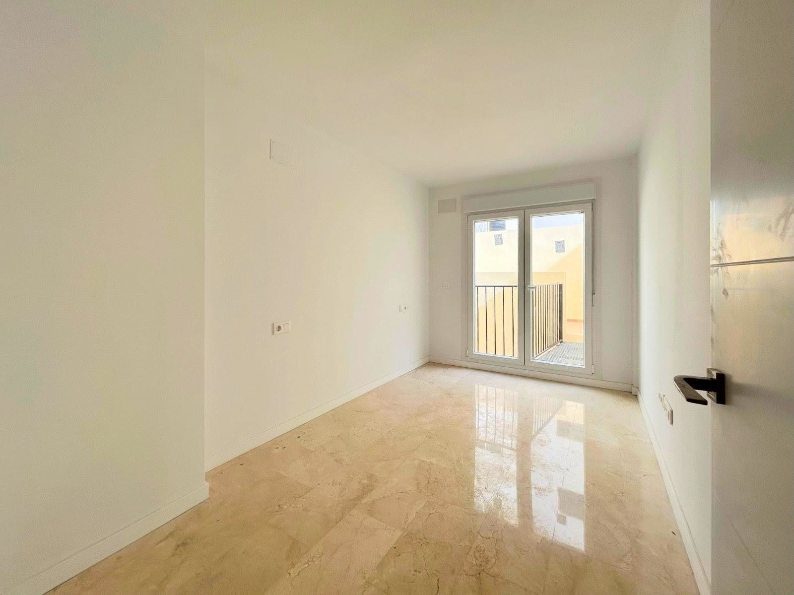 1 bedroom Apartment for sale in Alicante / Alacant city - € 164,900 (Ref: 9505929)