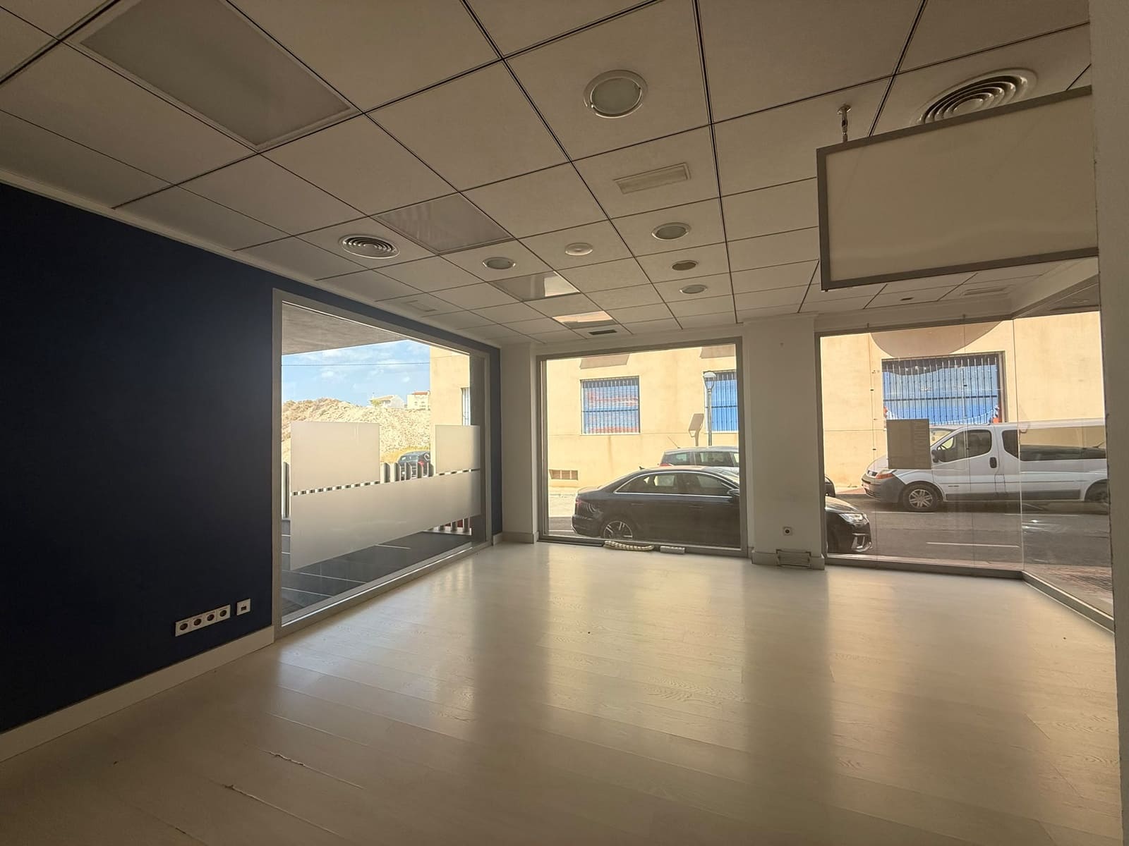 Comercial para arrendar em Albox - 350 € (Ref: 10032393)