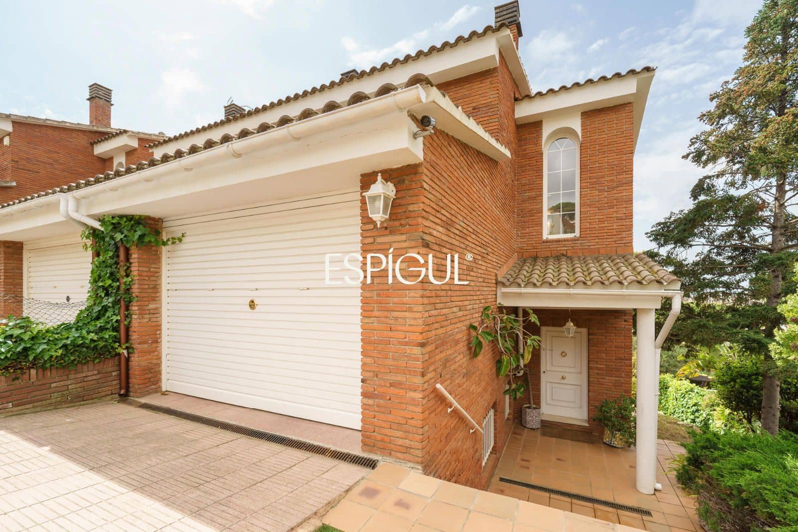 5 bedroom Townhouse for sale in Teia with pool garage - € 690,000 (Ref: 10016030)