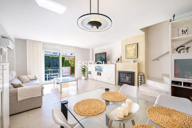 4 bedroom Townhouse for sale in Premià de Mar with pool garage - € 690,000 (Ref: 10016031)