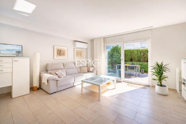 4 bedroom Townhouse for sale in Premià de Mar with pool garage - € 690,000 (Ref: 10016031)