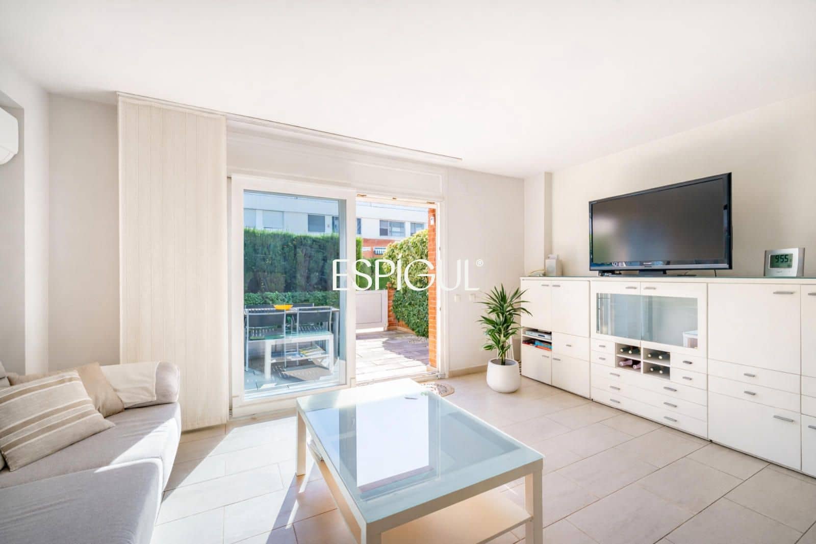 4 bedroom Townhouse for sale in Premia de Mar with pool garage - € 665,000 (Ref: 10016031)