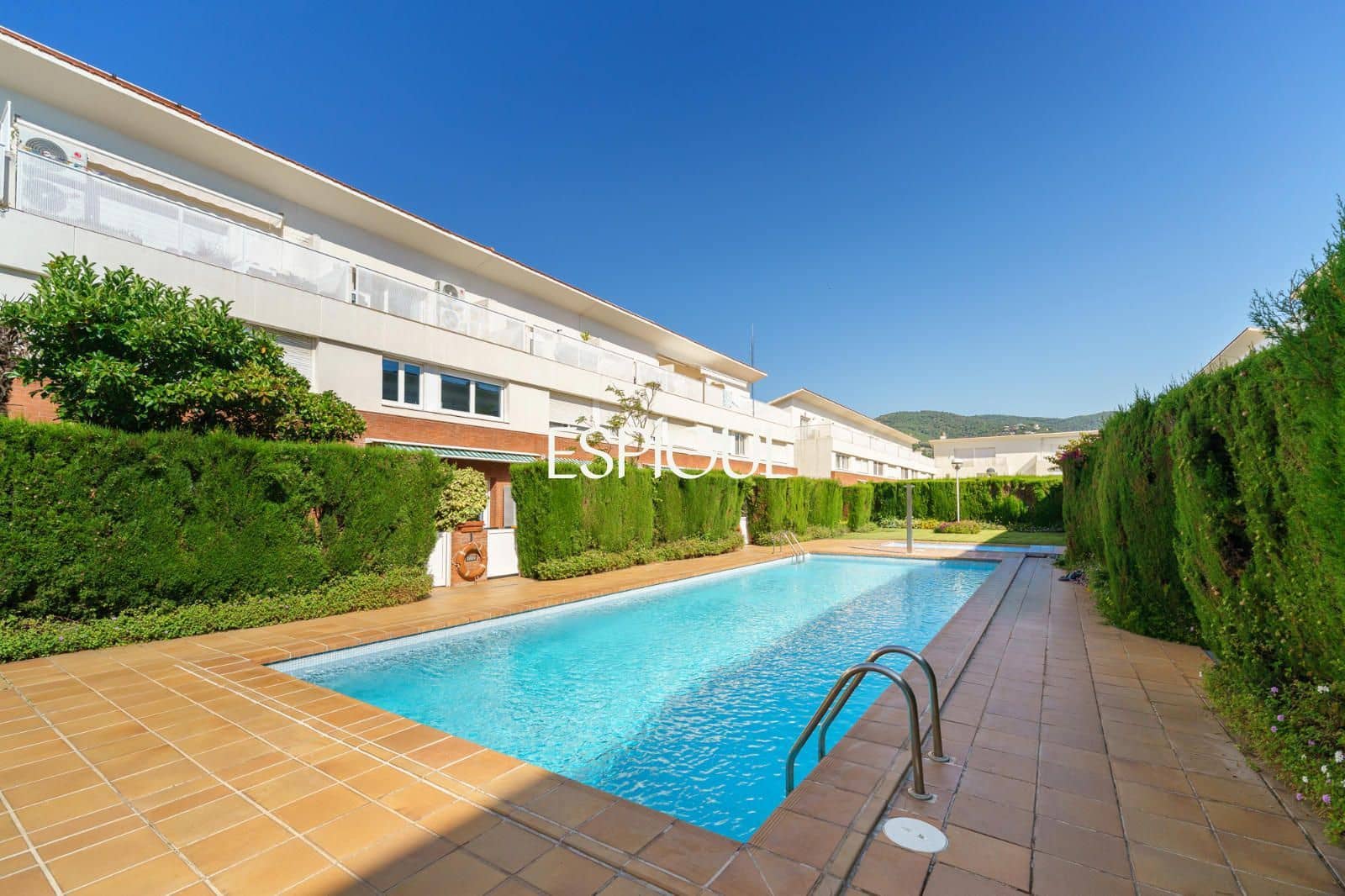 4 bedroom Townhouse for sale in Premia de Mar with pool garage - € 665,000 (Ref: 10016031)