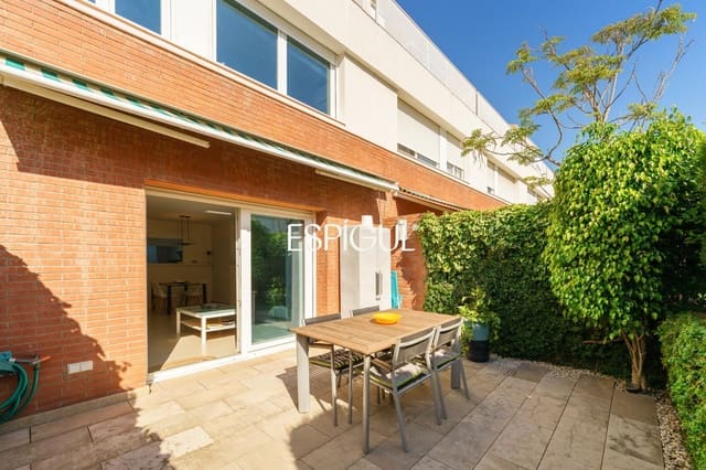 4 bedroom Townhouse for sale in Premià de Mar with pool garage - € 690,000 (Ref: 10016031)