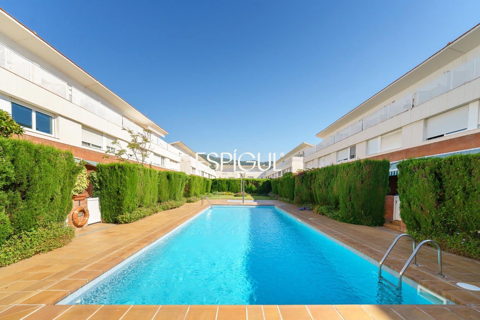 4 bedroom Townhouse for sale in Premia de Mar with pool garage - € 665,000 (Ref: 10016031)