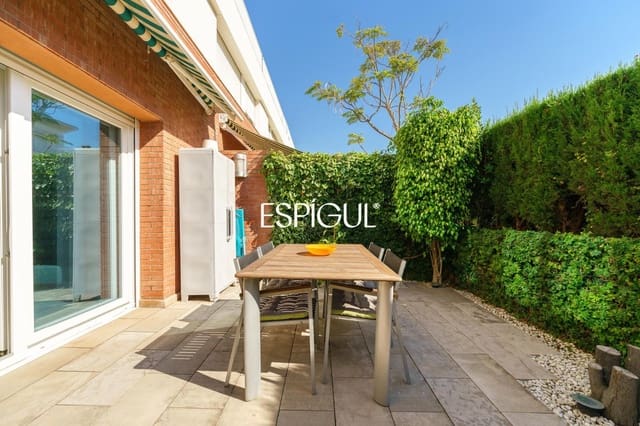4 bedroom Townhouse for sale in Premià de Mar with pool garage - € 648,000 (Ref: 10016031)