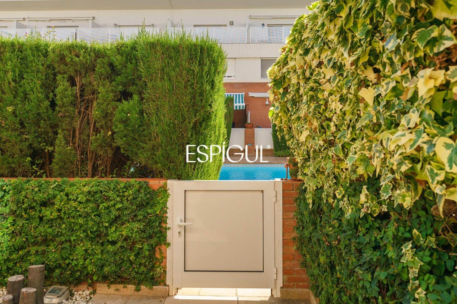 4 bedroom Townhouse for sale in Premia de Mar with pool garage - € 665,000 (Ref: 10016031)