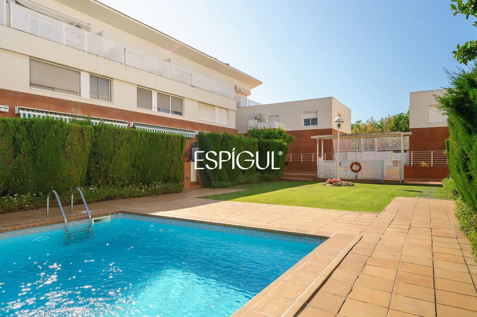 4 bedroom Townhouse for sale in Premia de Mar with pool garage - € 665,000 (Ref: 10016031)