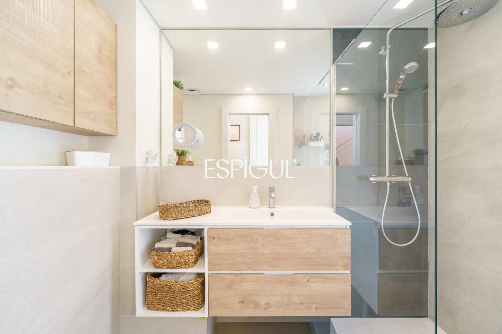4 bedroom Townhouse for sale in Premia de Mar with pool garage - € 665,000 (Ref: 10016031)