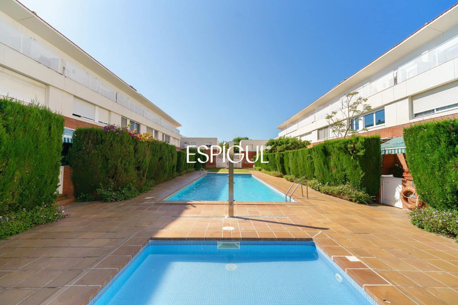 4 bedroom Townhouse for sale in Premia de Mar with pool garage - € 665,000 (Ref: 10016031)