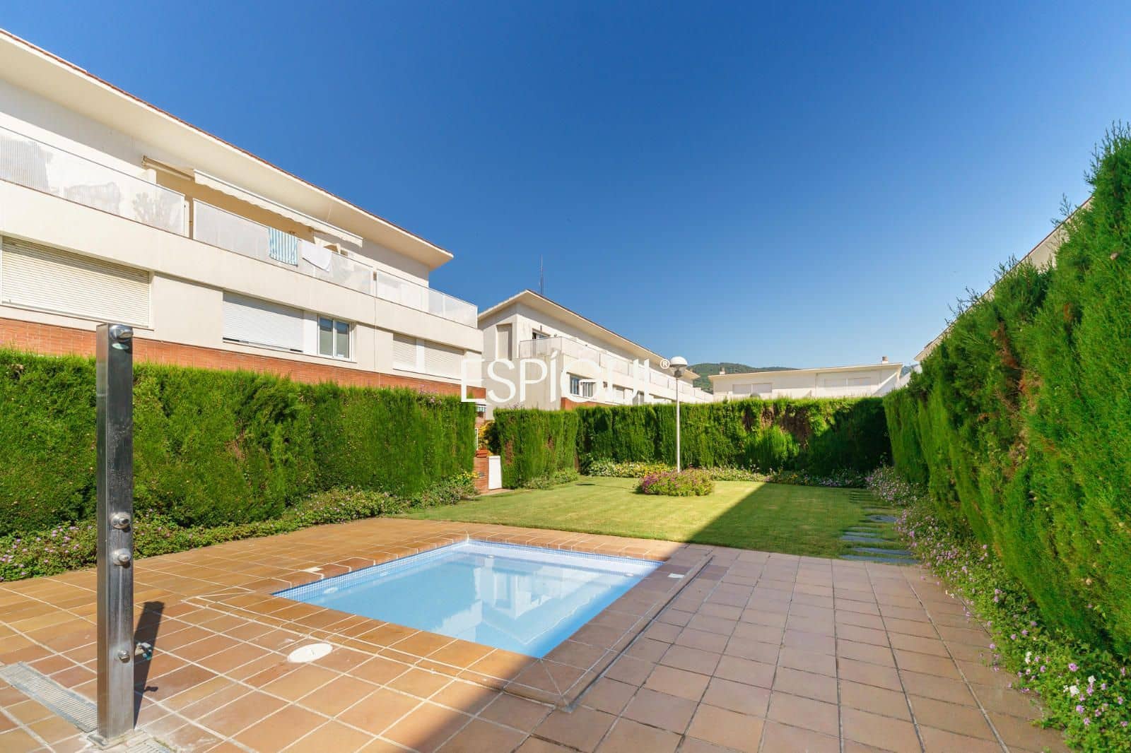 4 bedroom Townhouse for sale in Premia de Mar with pool garage - € 665,000 (Ref: 10016031)