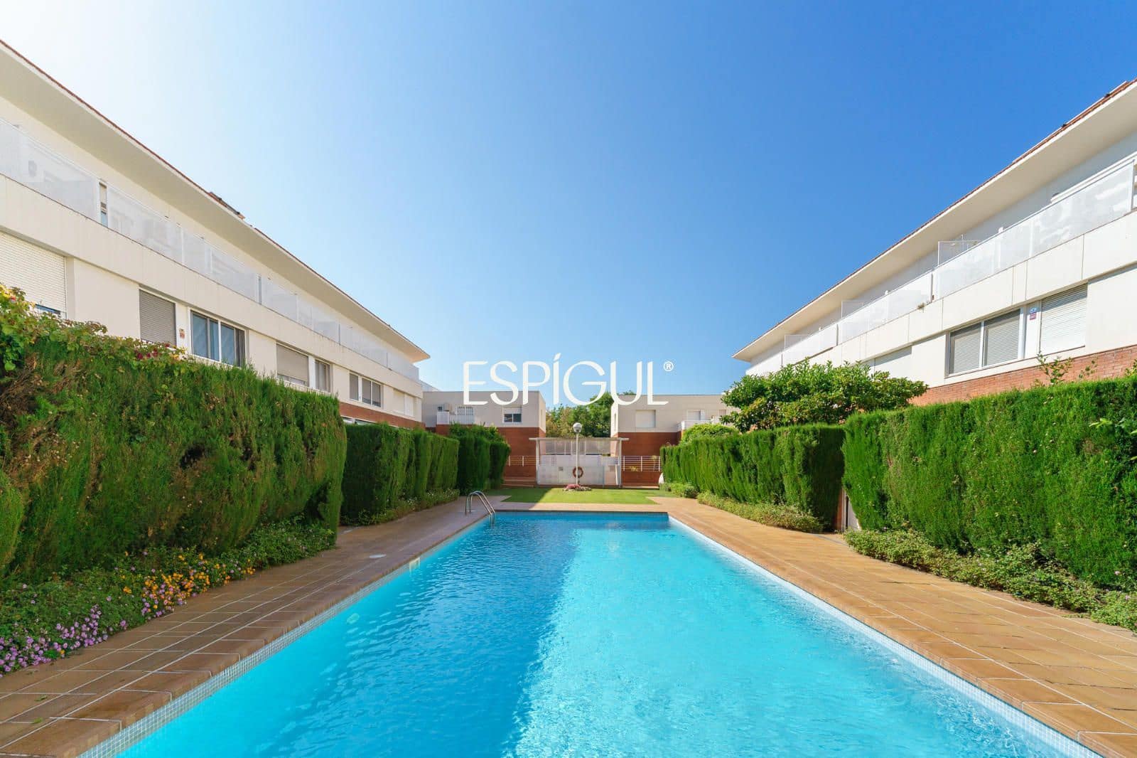 4 bedroom Townhouse for sale in Premia de Mar with pool garage - € 665,000 (Ref: 10016031)