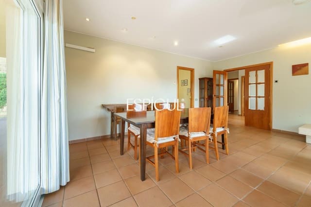 4 Zimmer Villa zu verkaufen in Vallromanes mit Garage - 830.000 € (Ref: 10016033)
