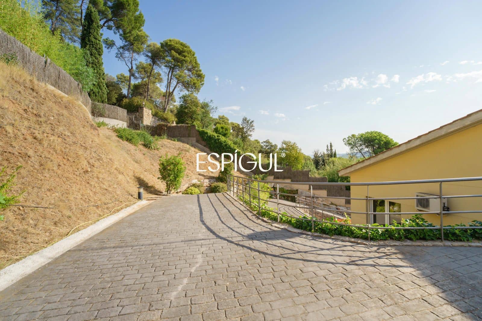 Chalet de 4 habitaciones en Vallromanes en venta con garaje - 830.000 € (Ref: 10016033)