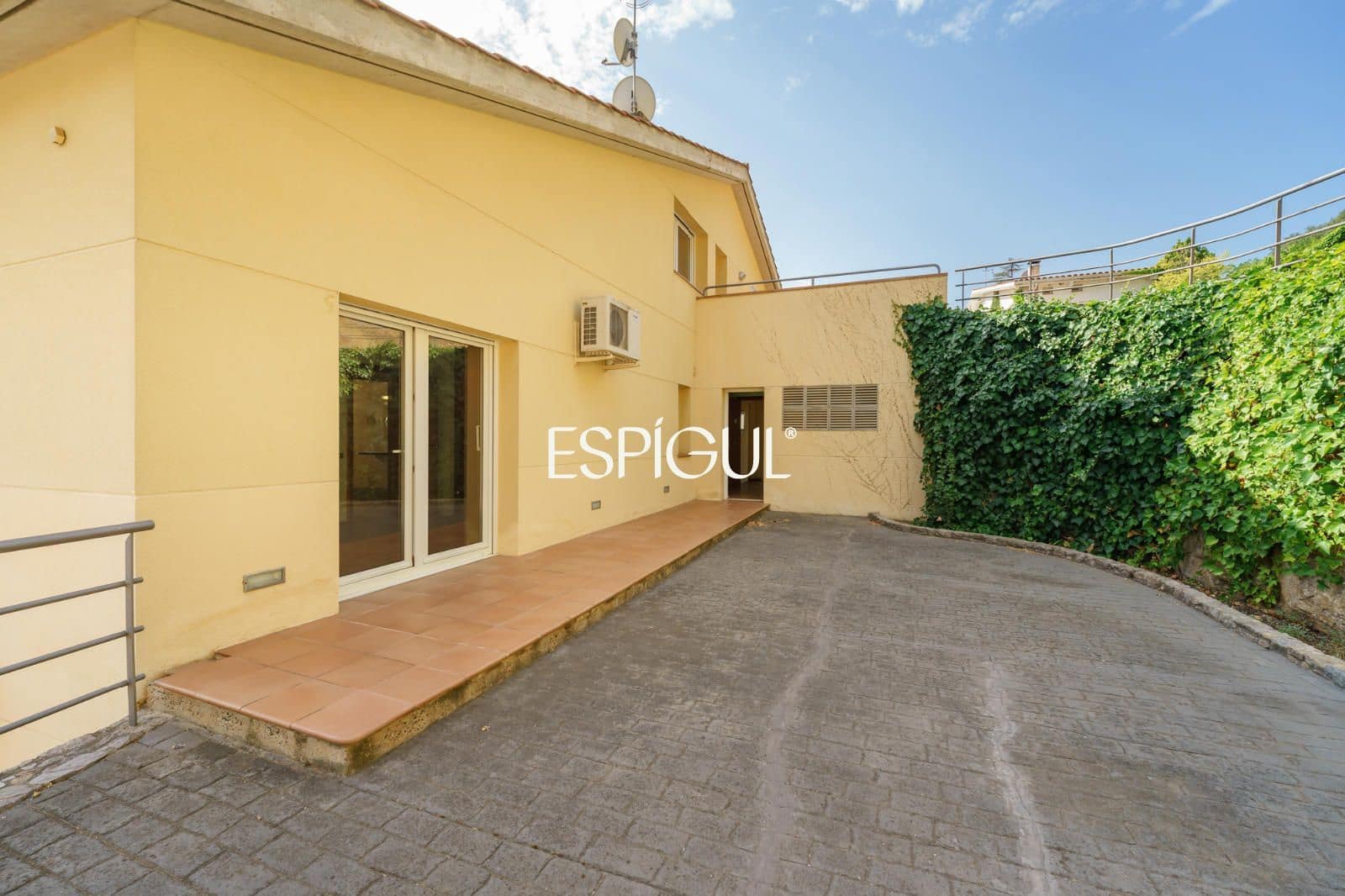 Chalet de 4 habitaciones en Vallromanes en venta con garaje - 830.000 € (Ref: 10016033)