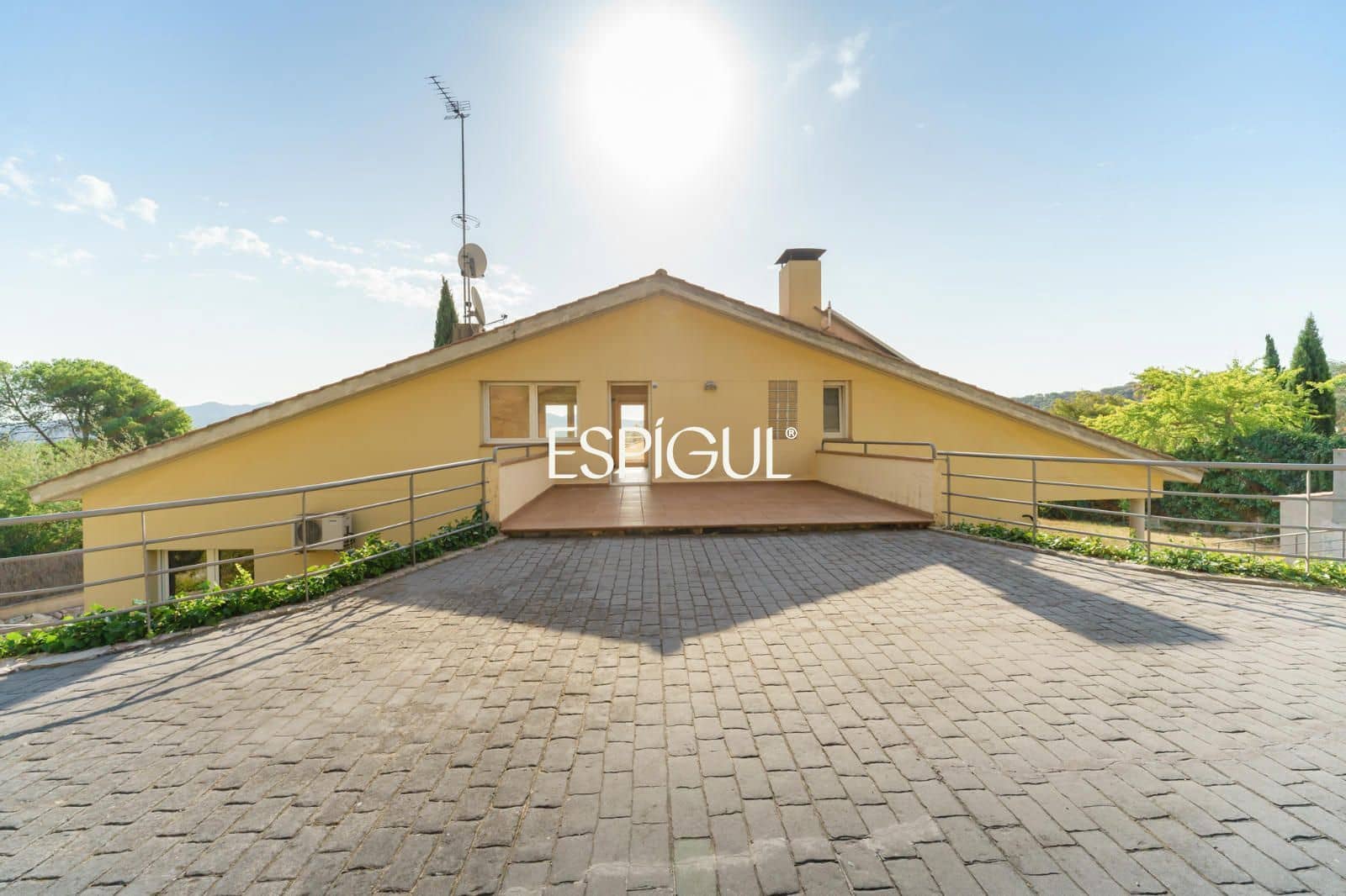 Chalet de 4 habitaciones en Vallromanes en venta con garaje - 830.000 € (Ref: 10016033)