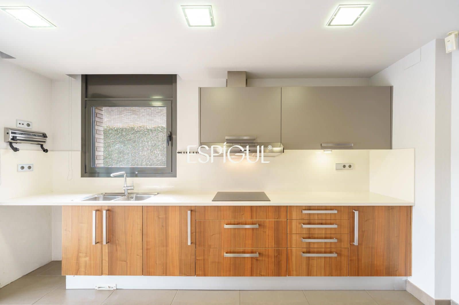 5 slaapkamer Villa te koop in Vallromanes met zwembad garage - € 1.150.000 (Ref: 10016034)