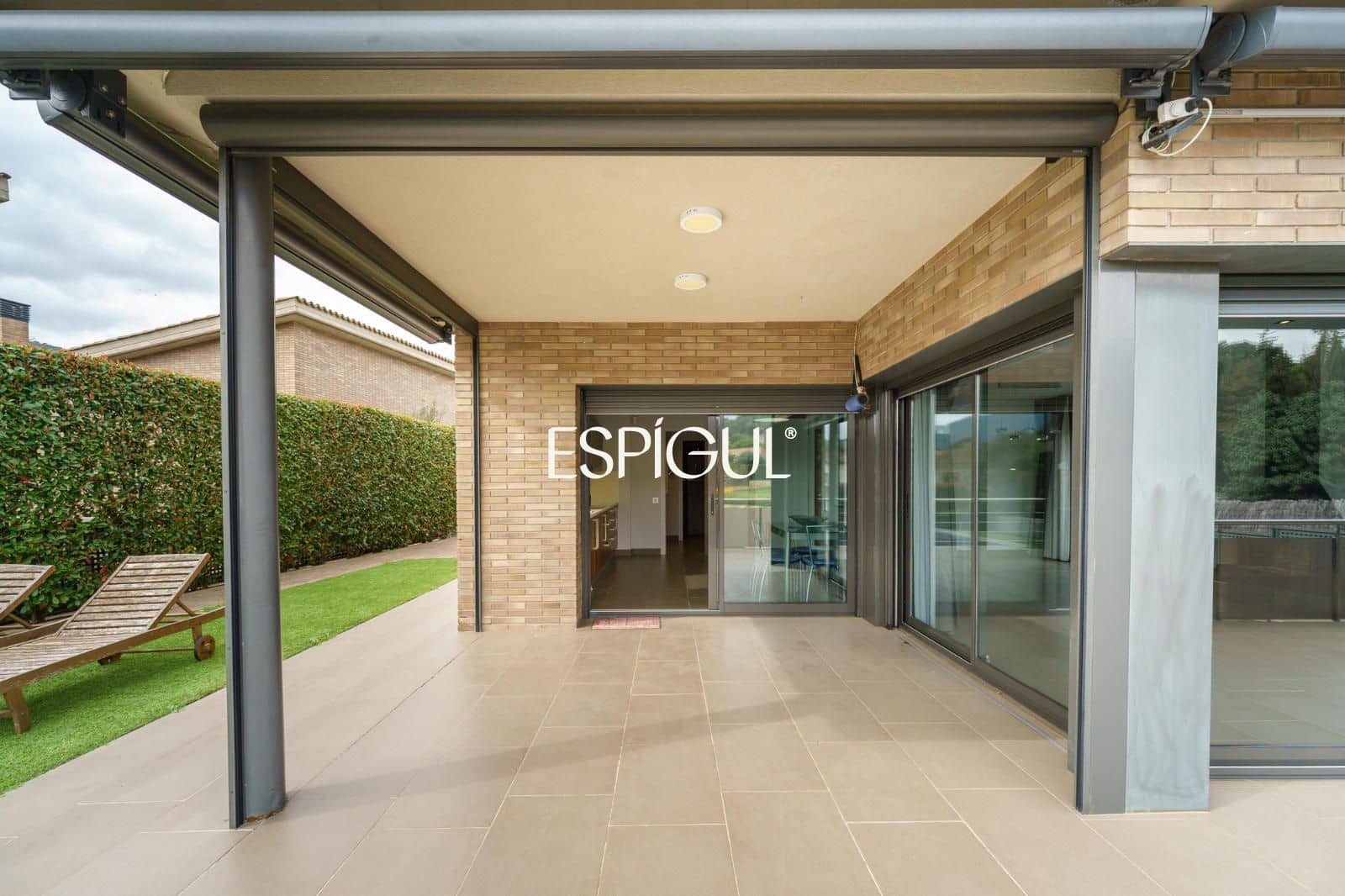 5 slaapkamer Villa te koop in Vallromanes met zwembad garage - € 1.150.000 (Ref: 10016034)