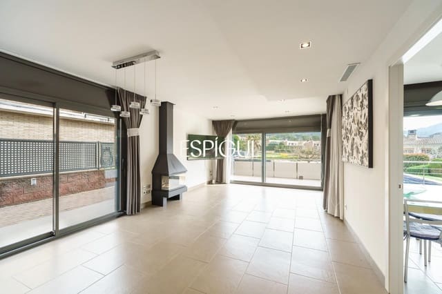 5 slaapkamer Villa te koop in Vallromanes met zwembad garage - € 1.150.000 (Ref: 10016034)