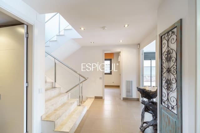 5 slaapkamer Villa te koop in Vallromanes met zwembad garage - € 1.150.000 (Ref: 10016034)