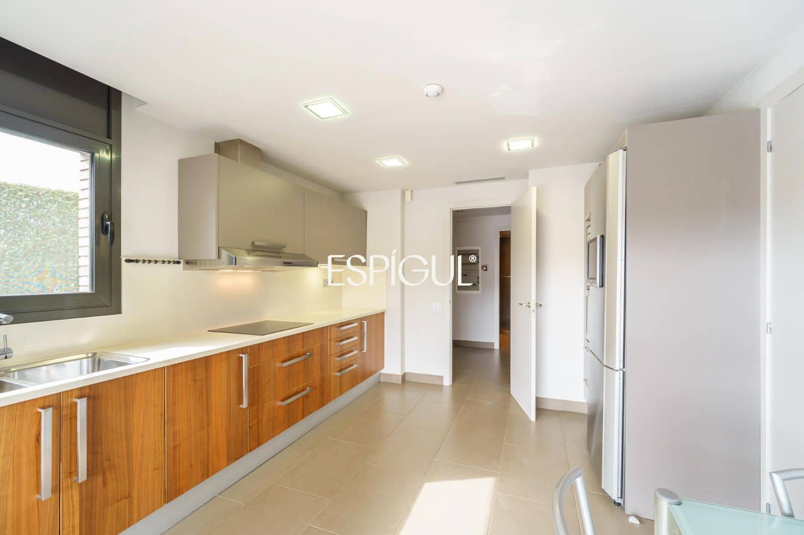 5 slaapkamer Villa te koop in Vallromanes met zwembad garage - € 1.150.000 (Ref: 10016034)
