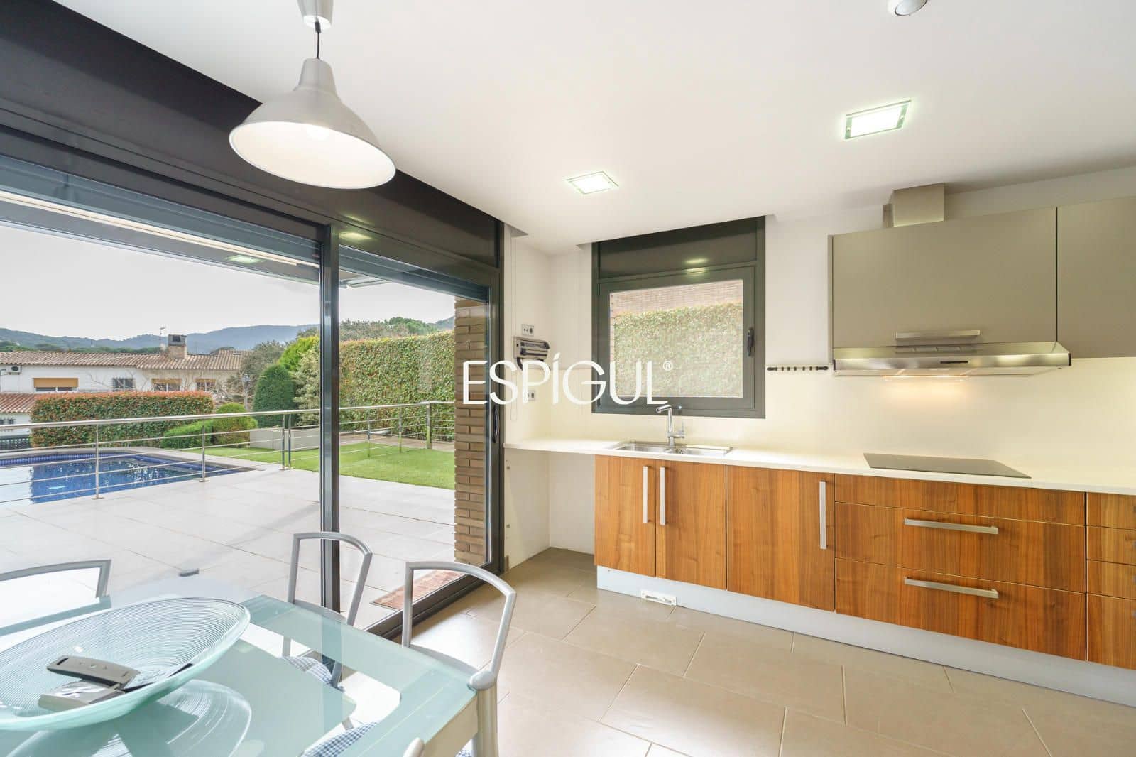 5 slaapkamer Villa te koop in Vallromanes met zwembad garage - € 1.150.000 (Ref: 10016034)