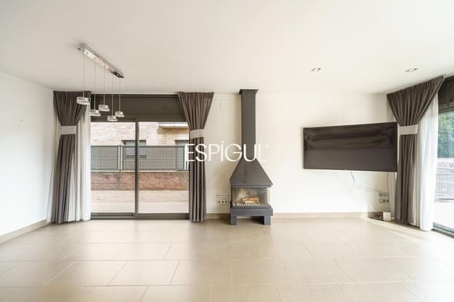 5 slaapkamer Villa te koop in Vallromanes met zwembad garage - € 1.150.000 (Ref: 10016034)