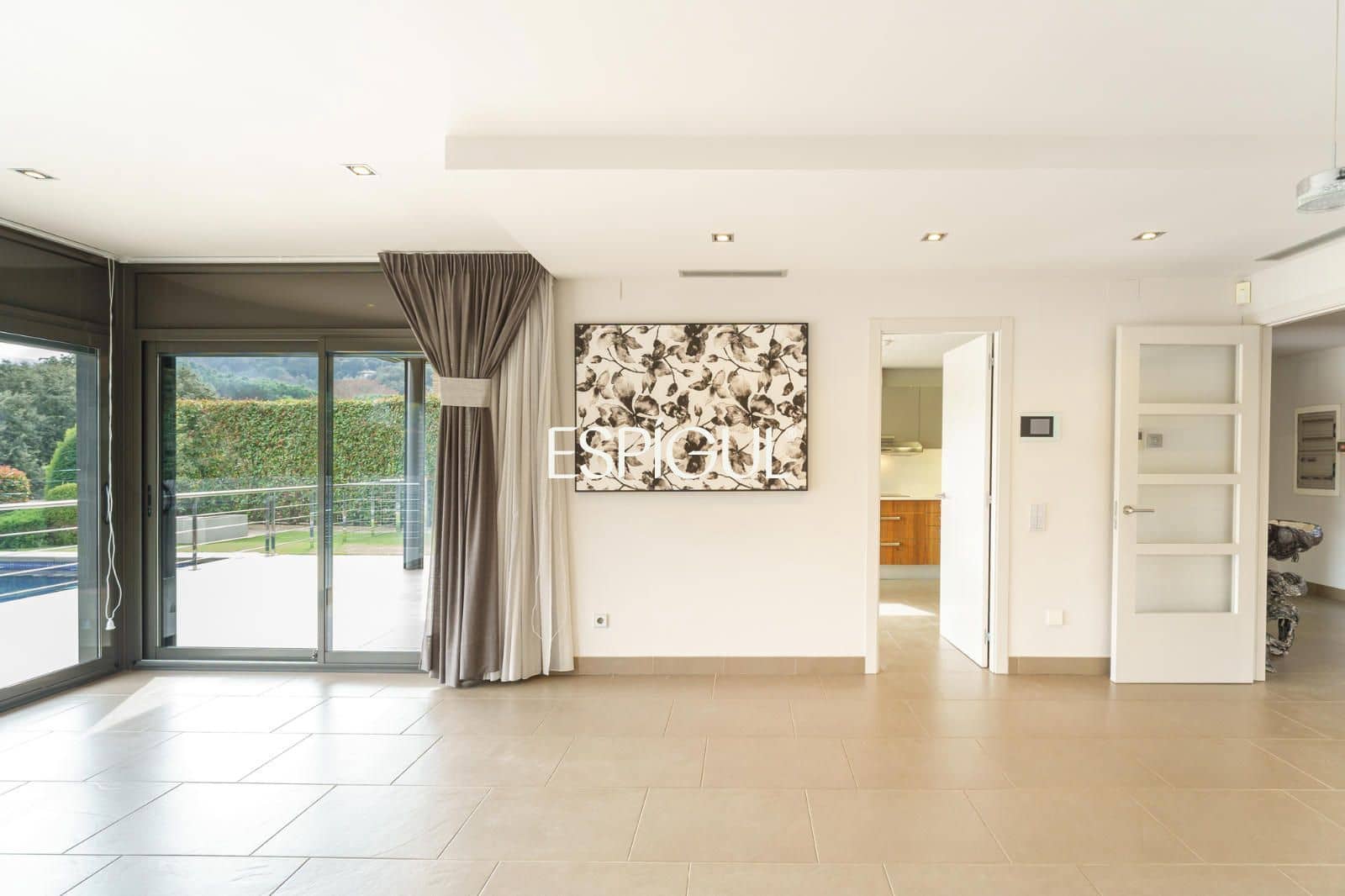 5 slaapkamer Villa te koop in Vallromanes met zwembad garage - € 1.150.000 (Ref: 10016034)