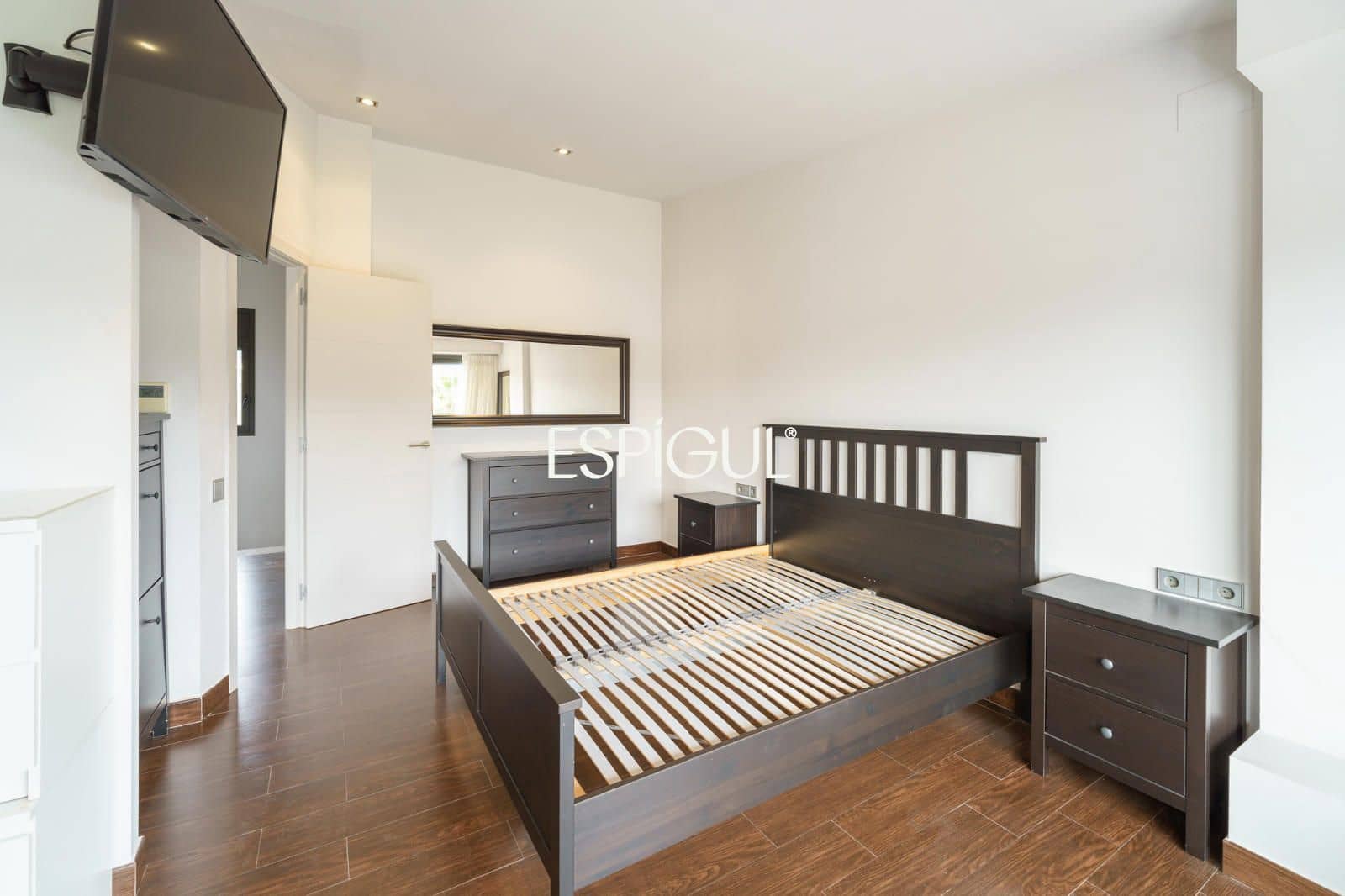 5 slaapkamer Villa te koop in Vallromanes met zwembad garage - € 1.150.000 (Ref: 10016034)