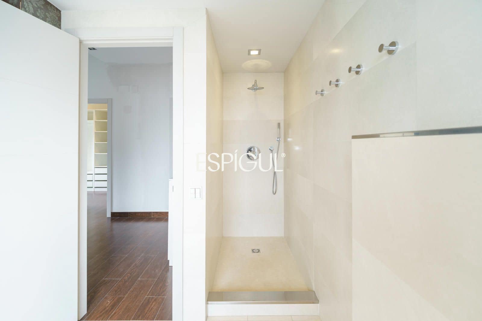 5 slaapkamer Villa te koop in Vallromanes met zwembad garage - € 1.150.000 (Ref: 10016034)