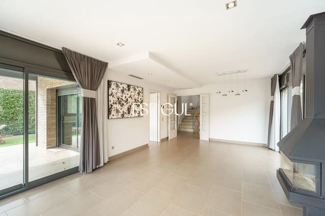 5 slaapkamer Villa te koop in Vallromanes met zwembad garage - € 1.150.000 (Ref: 10016034)