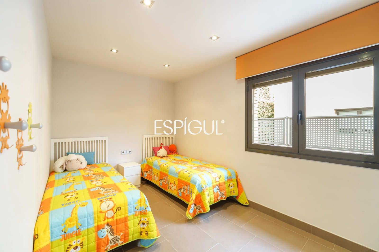 5 slaapkamer Villa te koop in Vallromanes met zwembad garage - € 1.150.000 (Ref: 10016034)