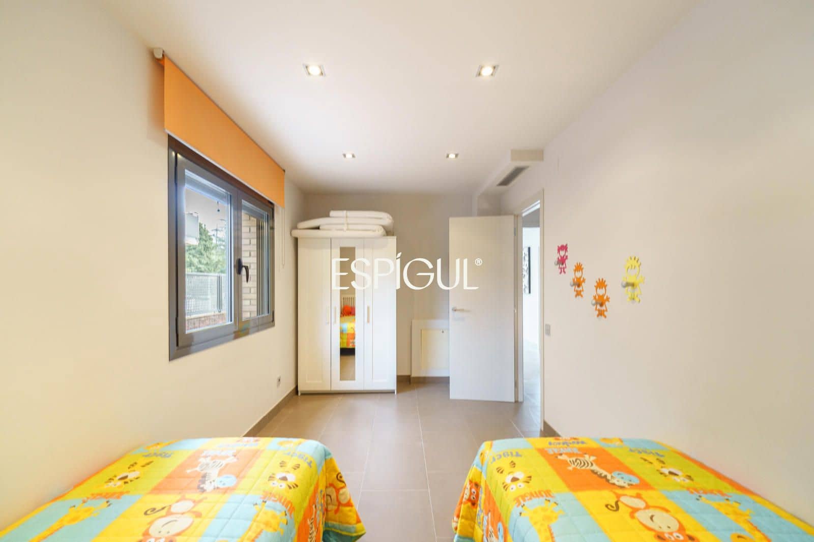 5 slaapkamer Villa te koop in Vallromanes met zwembad garage - € 1.150.000 (Ref: 10016034)