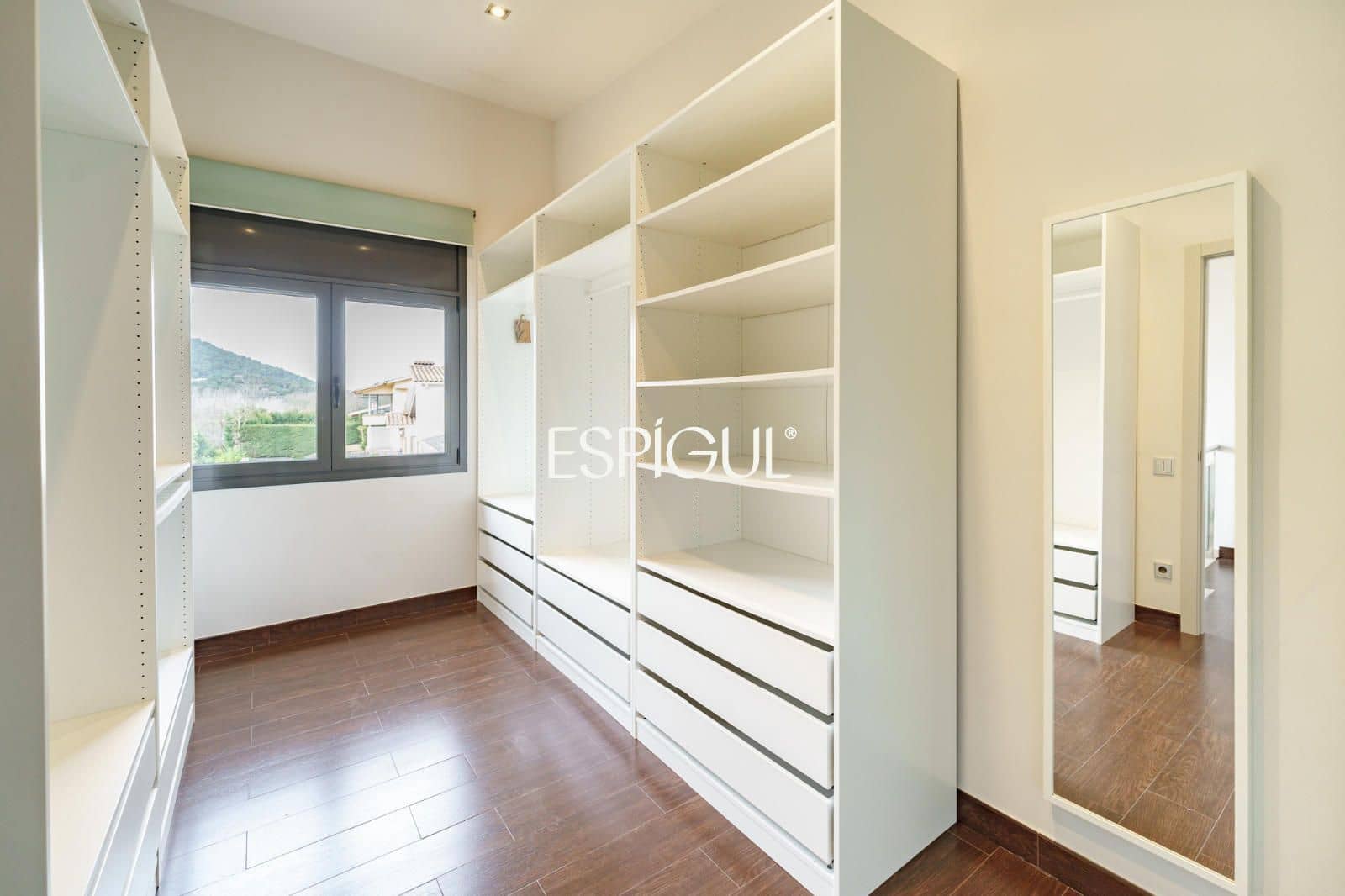 5 slaapkamer Villa te koop in Vallromanes met zwembad garage - € 1.150.000 (Ref: 10016034)